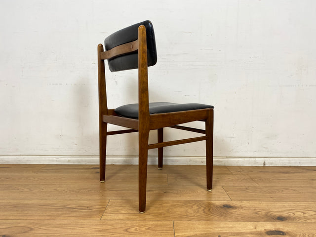 WMK # Set aus 4 sehr gut erhaltenen skandinavischen Mid-Century Esszimmerstühlen aus edlem Teak mit schwarzem Kunstleder Bezug # Stühle Küchenstühle Lederstühle Danish Design Vintage 60er Teak