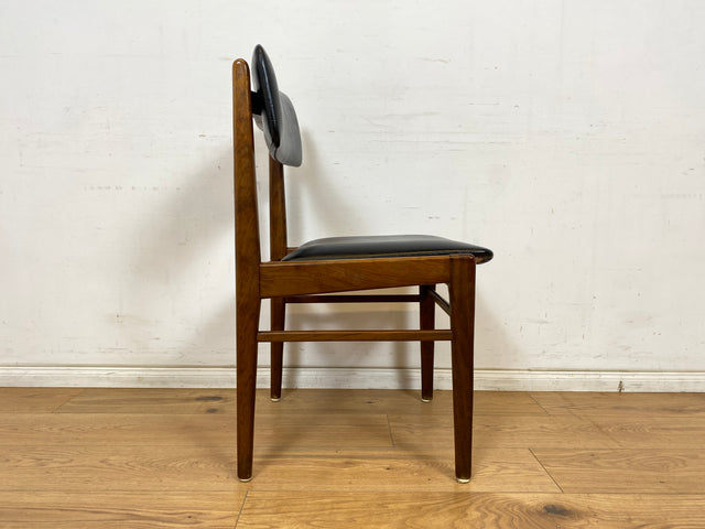 WMK # Set aus 4 sehr gut erhaltenen skandinavischen Mid-Century Esszimmerstühlen aus edlem Teak mit schwarzem Kunstleder Bezug # Stühle Küchenstühle Lederstühle Danish Design Vintage 60er Teak