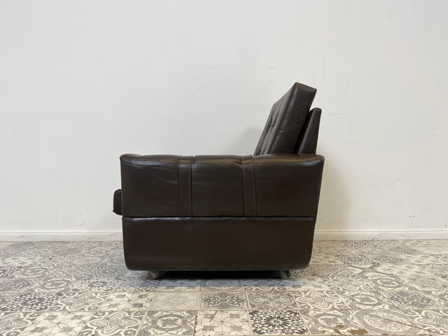 WMK # Hochwertiger und sehr gut erhaltener Mid-Century Sessel mit gestepptem braunem Echtlederbezug # Clubsessel Ledersessel Stuhl Sitzgarnitur Sitzgruppe Sofa Leder Vintage Retro