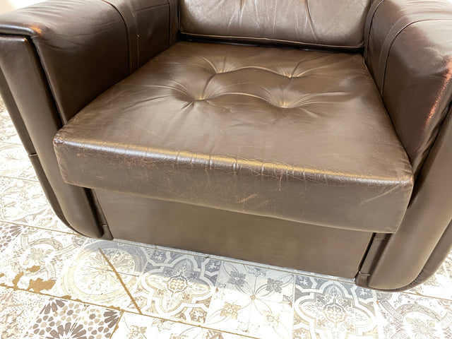 WMK # Hochwertiger und sehr gut erhaltener Mid-Century Sessel mit gestepptem braunem Echtlederbezug # Clubsessel Ledersessel Stuhl Sitzgarnitur Sitzgruppe Sofa Leder Vintage Retro