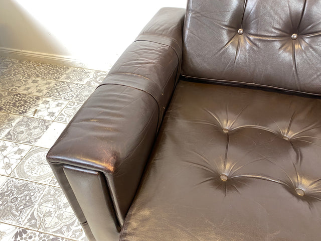 WMK # Hochwertiger und sehr gut erhaltener Mid-Century Sessel mit gestepptem braunem Echtlederbezug # Clubsessel Ledersessel Stuhl Sitzgarnitur Sitzgruppe Sofa Leder Vintage Retro