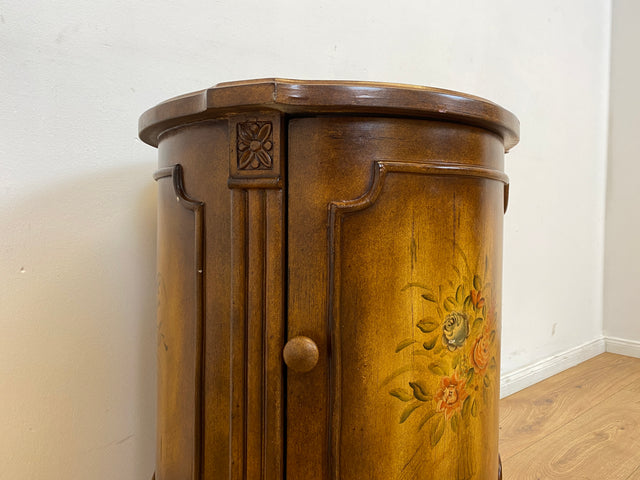 WMK # Zauberhafte kleine runde Stilmöbel Kommode hübsch handverziert und handbemalt mit tollen Blumen Motiven # Beistelltisch Nachtisch Nachtschrank Nachtkommode Schränkchen Ablage Säule Vintage