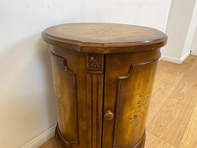 WMK # Zauberhafte kleine runde Stilmöbel Kommode hübsch handverziert und handbemalt mit tollen Blumen Motiven # Beistelltisch Nachtisch Nachtschrank Nachtkommode Schränkchen Ablage Säule Vintage
