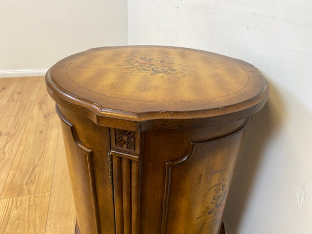 WMK # Zauberhafte kleine runde Stilmöbel Kommode hübsch handverziert und handbemalt mit tollen Blumen Motiven # Beistelltisch Nachtisch Nachtschrank Nachtkommode Schränkchen Ablage Säule Vintage