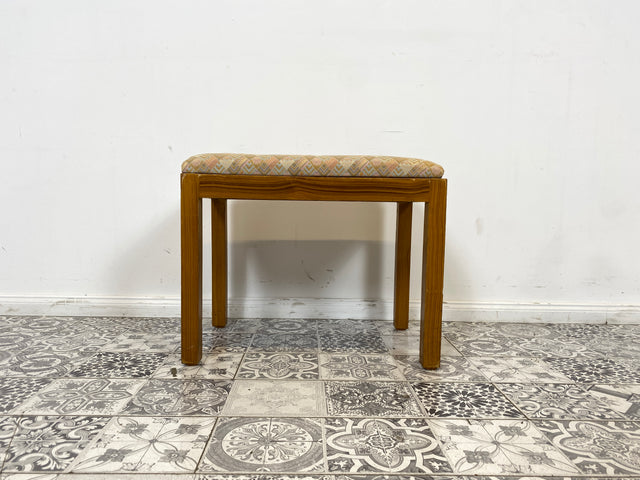 WMK 1/2 Sehr hübscher, stabiler und gut erhaltener skandinavischer Sitzhocker mit interessantem Bezug # Hocker Schemel Taburett Fußhocker Sitz Bank Vintage # Versand möglich