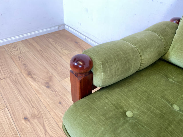 WMK 1/2 Stilvoller und sehr gut erhaltener skandinavischer Sessel mit grünem Samtbezug und gedrechseltem Holzgestell # Sessel Loungesessel Lesesessel Relaxsessel Sitzgarnitur Mid-Century Vintage