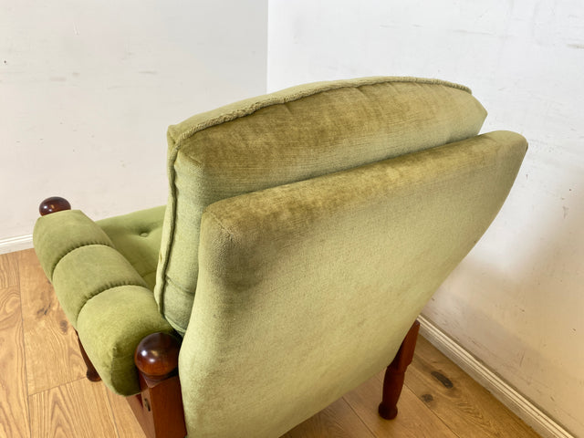 WMK 1/2 Stilvoller und sehr gut erhaltener skandinavischer Sessel mit grünem Samtbezug und gedrechseltem Holzgestell # Sessel Loungesessel Lesesessel Relaxsessel Sitzgarnitur Mid-Century Vintage
