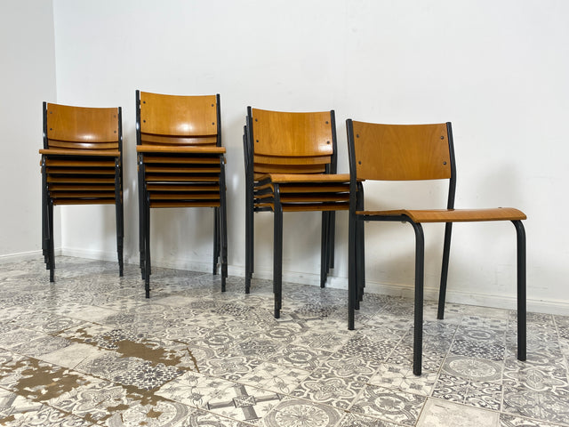 WMK 1/10 Formschöner, minimalistischer und gut erhaltener dänischer Vintage Stapelstuhl mit schwarzem Metallrahmen # Stapelstühle Stühle Küchenstühle Schulstühle Esszimmerstühle 60er 70er Mid-Century
