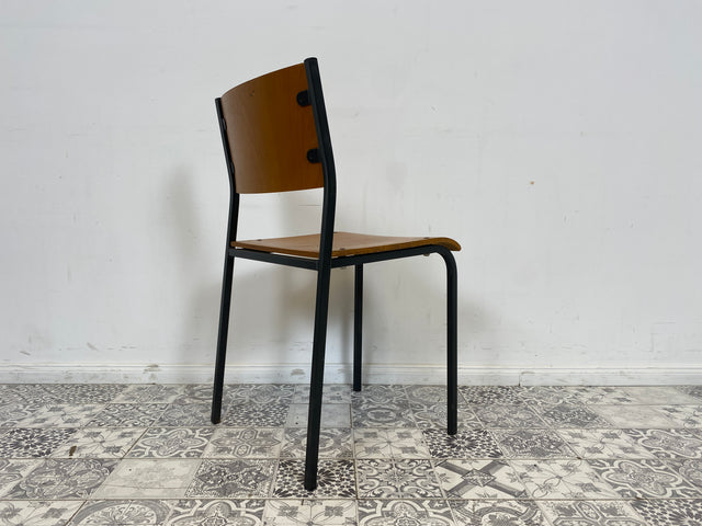 WMK 1/10 Formschöner, minimalistischer und gut erhaltener dänischer Vintage Stapelstuhl mit schwarzem Metallrahmen # Stapelstühle Stühle Küchenstühle Schulstühle Esszimmerstühle 60er 70er Mid-Century