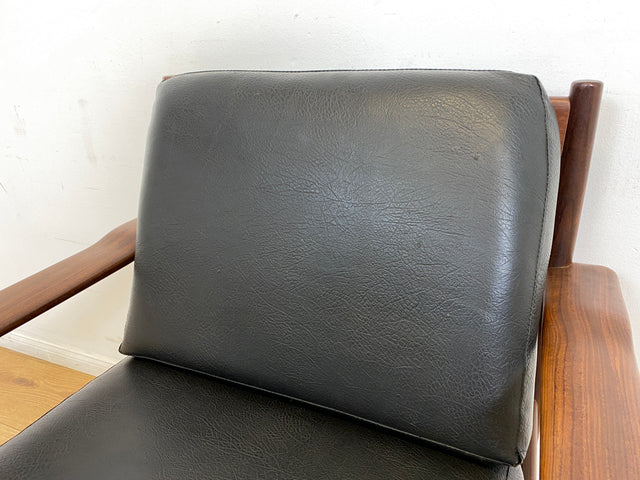 WMK l Stilvoller & sehr gut erhaltener skandinavischer Mid-Century Sessel mit schwarzem Skai Bezug & edlem Holzrahmen l Ledersessel Lesesessel Sitzgarnitur Danish Design Vintage Kunstleder