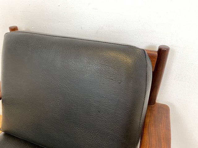 WMK l Stilvoller & sehr gut erhaltener skandinavischer Mid-Century Sessel mit schwarzem Skai Bezug & edlem Holzrahmen l Ledersessel Lesesessel Sitzgarnitur Danish Design Vintage Kunstleder