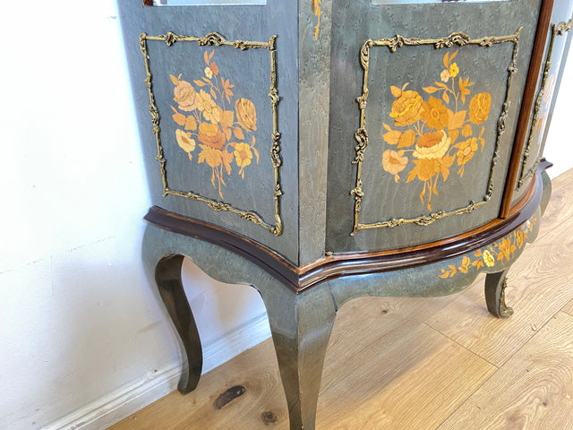 WMK I Hochwertige italienische Stilmöbel Vitrine im antiken Stil mit ovalen Gläsern & Intarsien I Vitrinenschrank Glasvitrine Sammlervitrine Geschirrschrank Barock Rokoko Louis XV Vintage Berlin Jena