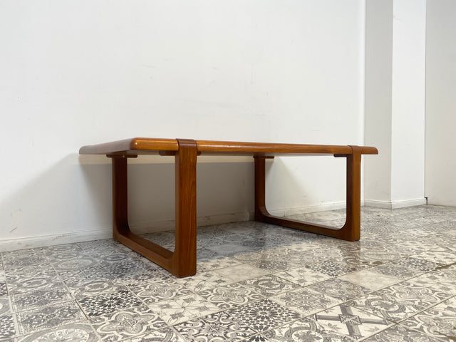 WMK Stilvoller & sehr gut erhaltener großer skandinavischer Designercouchtisch von A/S Niels Bach , teilweise Teakholz
