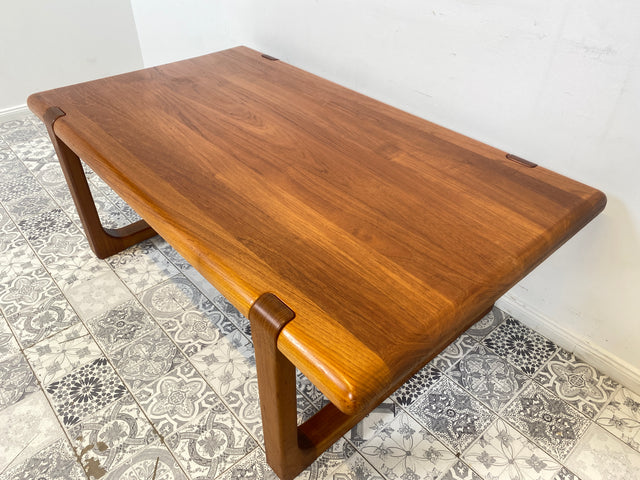 WMK Stilvoller & sehr gut erhaltener großer skandinavischer Designercouchtisch von A/S Niels Bach , teilweise Teakholz