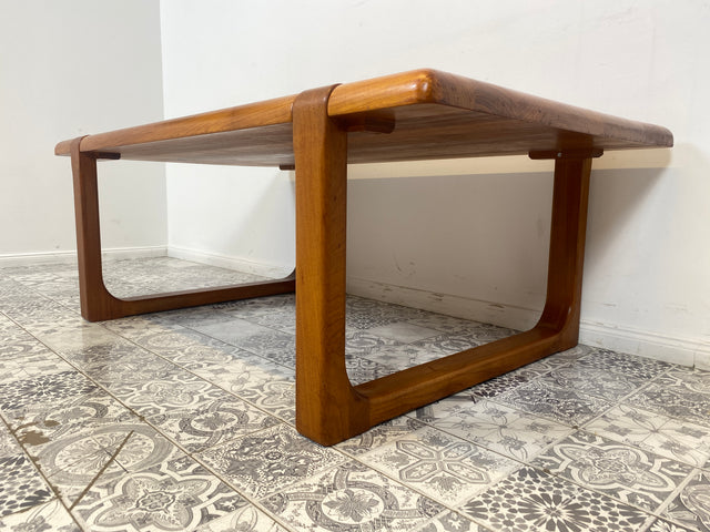 WMK Stilvoller & sehr gut erhaltener großer skandinavischer Designercouchtisch von A/S Niels Bach , teilweise Teakholz