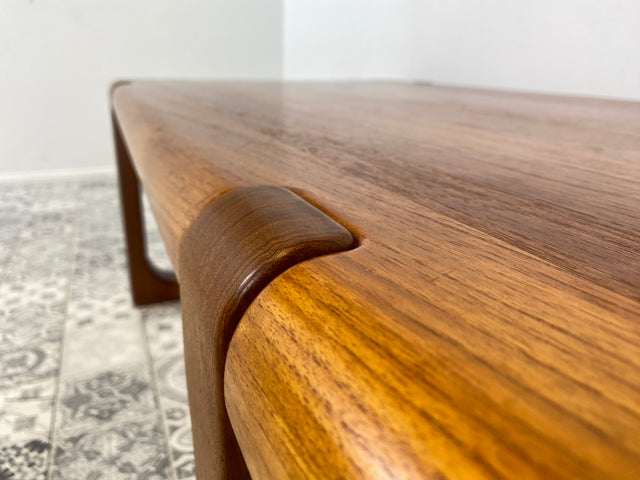 WMK Stilvoller & sehr gut erhaltener großer skandinavischer Designercouchtisch von A/S Niels Bach , teilweise Teakholz