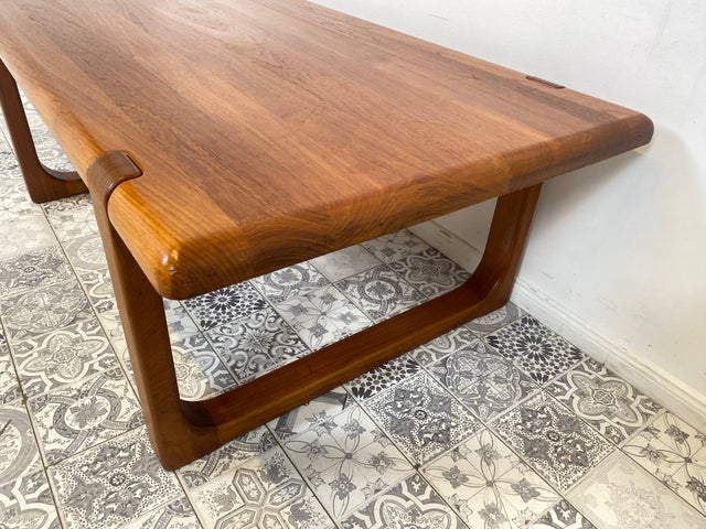 WMK Stilvoller & sehr gut erhaltener großer skandinavischer Designercouchtisch von A/S Niels Bach , teilweise Teakholz