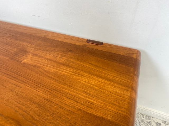 WMK Stilvoller & sehr gut erhaltener großer skandinavischer Designercouchtisch von A/S Niels Bach , teilweise Teakholz