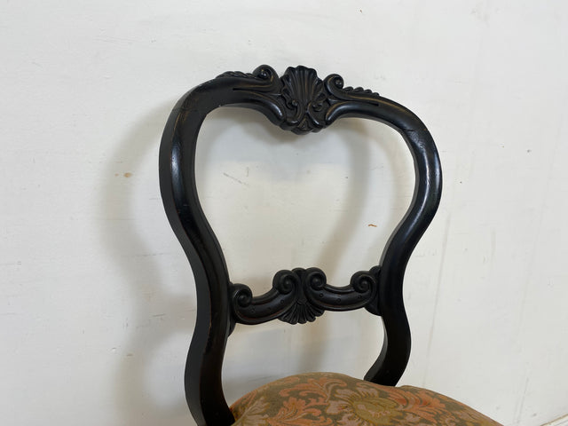 WMK Besonders schöner antiker Ballonstuhl aus Biedermeier Zeit mit tollen Schnitzereien und farbenfrohem Bezug # Stuhl Salonstuhl Esszimmerstuhl Küchenstuhl Medaillonstuhl Vintage # Lieferung möglich