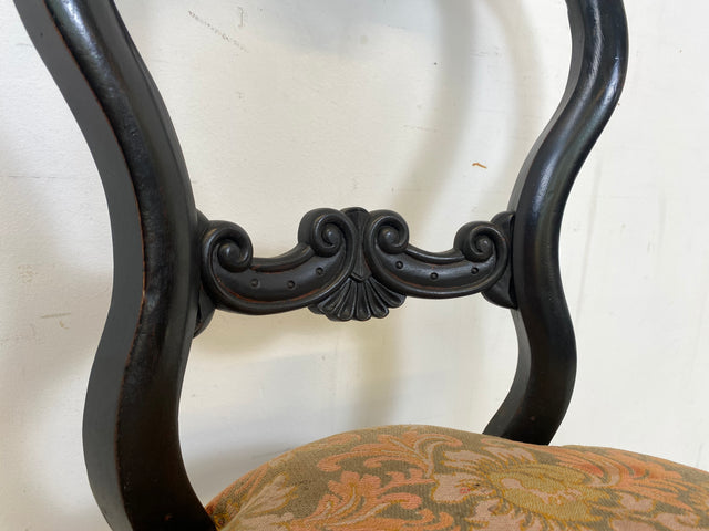 WMK Besonders schöner antiker Ballonstuhl aus Biedermeier Zeit mit tollen Schnitzereien und farbenfrohem Bezug # Stuhl Salonstuhl Esszimmerstuhl Küchenstuhl Medaillonstuhl Vintage # Lieferung möglich