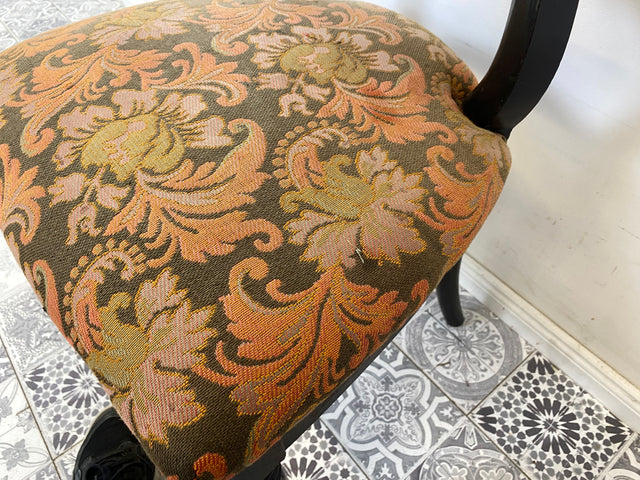 WMK Besonders schöner antiker Ballonstuhl aus Biedermeier Zeit mit tollen Schnitzereien und farbenfrohem Bezug # Stuhl Salonstuhl Esszimmerstuhl Küchenstuhl Medaillonstuhl Vintage # Lieferung möglich