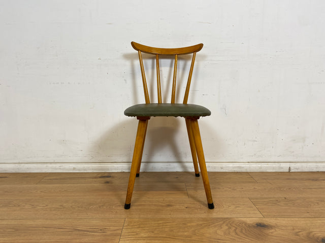 WMK 1/2 Sehr schöner und gut erhaltener Mid-Century Sprossenstuhl mit grünem Kunstlederbezug # Stühle Holzstühle Esszimmerstuhle Küchenstühle Lederstühle Leder Chair Vintage Retro # Versand möglich