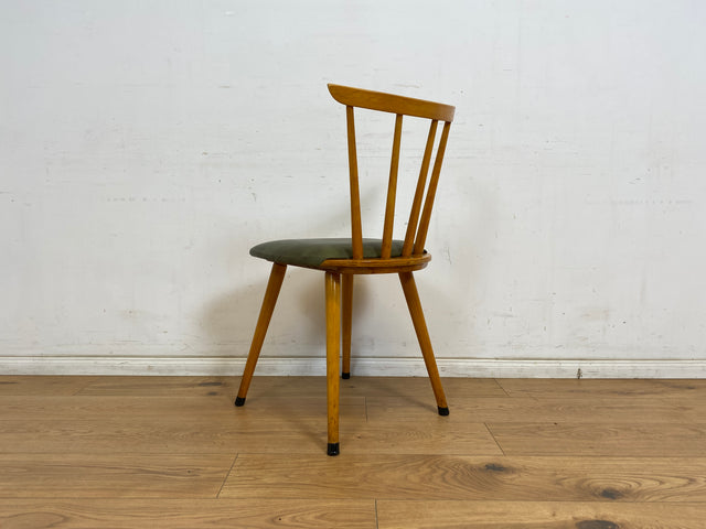 WMK 1/2 Sehr schöner und gut erhaltener Mid-Century Sprossenstuhl mit grünem Kunstlederbezug # Stühle Holzstühle Esszimmerstuhle Küchenstühle Lederstühle Leder Chair Vintage Retro # Versand möglich