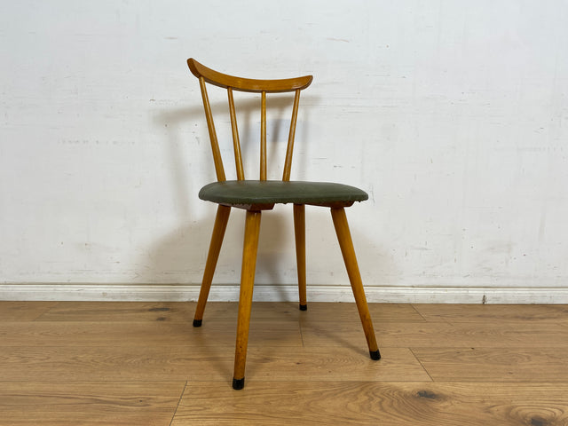 WMK 1/2 Sehr schöner und gut erhaltener Mid-Century Sprossenstuhl mit grünem Kunstlederbezug # Stühle Holzstühle Esszimmerstuhle Küchenstühle Lederstühle Leder Chair Vintage Retro # Versand möglich