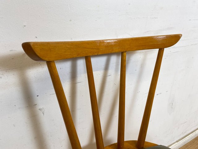 WMK 1/2 Sehr schöner und gut erhaltener Mid-Century Sprossenstuhl mit grünem Kunstlederbezug # Stühle Holzstühle Esszimmerstuhle Küchenstühle Lederstühle Leder Chair Vintage Retro # Versand möglich
