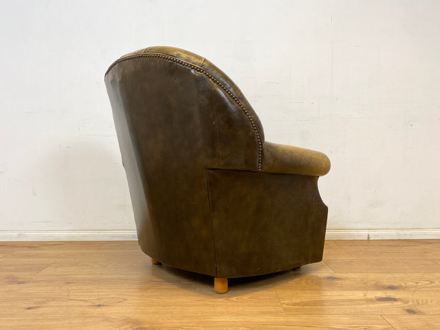 WMK Formschöner & hochwertiger original englischer Chesterfield Sessel Pegasus mit dickem & weichem gestepptem Echtleder Bezug mit Alterspatina # Ledersessel Lesesessel Clubsessel Sitzgarnitur Vintage
