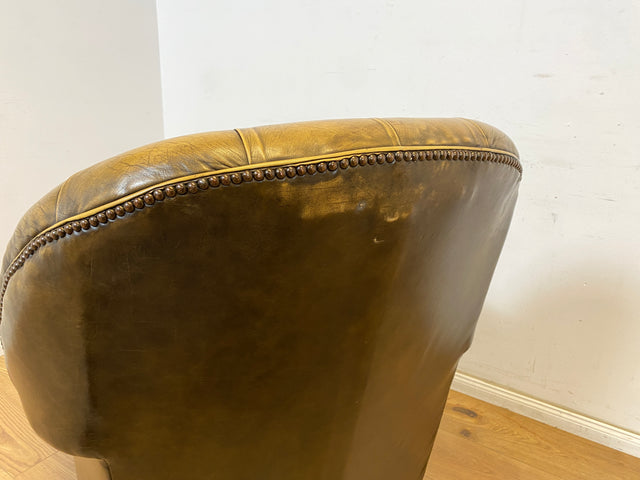 WMK Formschöner & hochwertiger original englischer Chesterfield Sessel Pegasus mit dickem & weichem gestepptem Echtleder Bezug mit Alterspatina # Ledersessel Lesesessel Clubsessel Sitzgarnitur Vintage