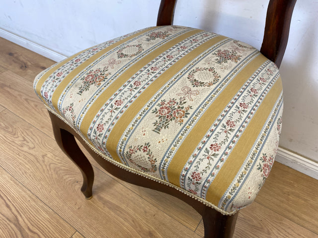 WMK Vornehmer und gut erhaltener antiker Esszimmerstuhl mir hochwertigem Sitzbezug, reichverziertem Rahmen & bequemen Federkern # Stuhl Küchenstuhl Louis Philipp Barock Rokoko Biedermeier Vintage