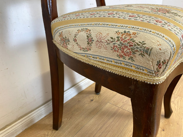 WMK Vornehmer und gut erhaltener antiker Esszimmerstuhl mir hochwertigem Sitzbezug, reichverziertem Rahmen & bequemen Federkern # Stuhl Küchenstuhl Louis Philipp Barock Rokoko Biedermeier Vintage