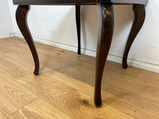 WMK Hübscher jedoch ziemlich abgerockter 1930er Jahre Couchtisch mit formschönen Füßen im Chippendale Stil # Wohnzimmertisch Beistelltisch Coffee Table Salontisch Vintage Art Deco # Versand möglich