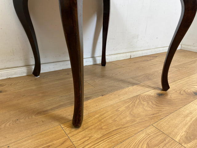 WMK Hübscher jedoch ziemlich abgerockter 1930er Jahre Couchtisch mit formschönen Füßen im Chippendale Stil # Wohnzimmertisch Beistelltisch Coffee Table Salontisch Vintage Art Deco # Versand möglich