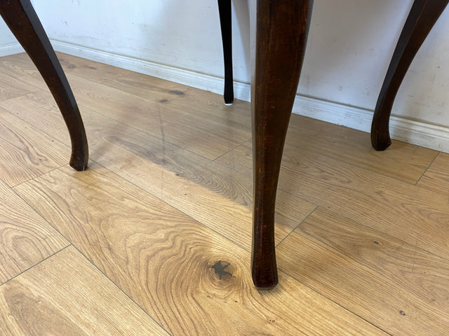 WMK Hübscher jedoch ziemlich abgerockter 1930er Jahre Couchtisch mit formschönen Füßen im Chippendale Stil # Wohnzimmertisch Beistelltisch Coffee Table Salontisch Vintage Art Deco # Versand möglich