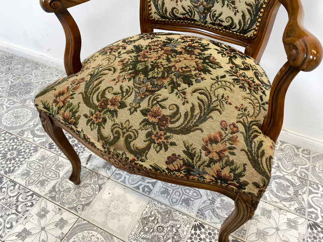 WMK 1/2 Freundlicher und sehr gut erhaltener Vintage Sessel mit floralem Originalbezug & verziertem Holzrahmen # Armlehnenstuhl Stuhl Salonsessel Sitzgarnitur Stilmöbel Chippendale Retro # Stückpreis