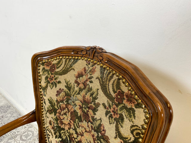 WMK 1/2 Freundlicher und sehr gut erhaltener Vintage Sessel mit floralem Originalbezug & verziertem Holzrahmen # Armlehnenstuhl Stuhl Salonsessel Sitzgarnitur Stilmöbel Chippendale Retro # Stückpreis