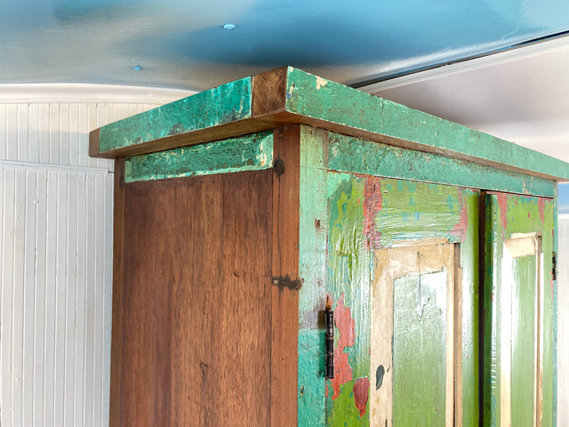 Boatwood by WMK # Einzigartiger Wäscheschrank aus altem Bootsholz , ein handgefertigtes Unikat aus massivem Teakholz # grüner Schrank Kleiderschank Schlafzimmerschrank Garderobe Wardrobe Bootsmöbel