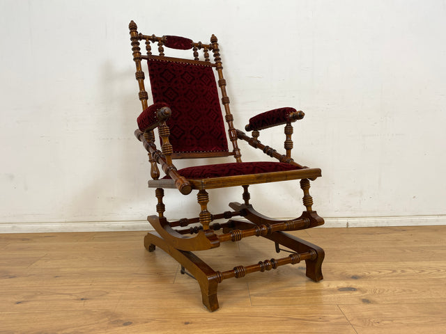 WMK Wunderschöner und gut erhaltener skandinavischer antiker Schaukelstuhl mit bodenschonender Federwippung und grandiosem rotem Brokatbezug # Stuhl Sessel Lesesessel Lesestuhl Rocking Chair Vintage