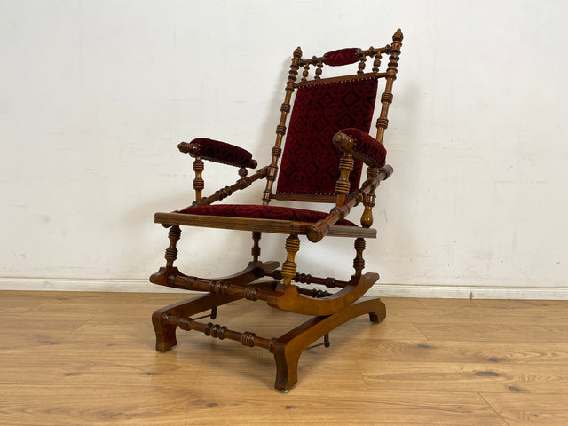 WMK Wunderschöner und gut erhaltener skandinavischer antiker Schaukelstuhl mit bodenschonender Federwippung und grandiosem rotem Brokatbezug # Stuhl Sessel Lesesessel Lesestuhl Rocking Chair Vintage