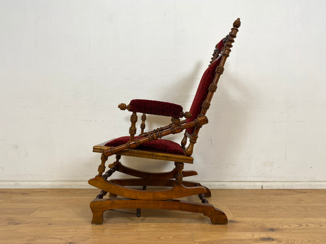 WMK Wunderschöner und gut erhaltener skandinavischer antiker Schaukelstuhl mit bodenschonender Federwippung und grandiosem rotem Brokatbezug # Stuhl Sessel Lesesessel Lesestuhl Rocking Chair Vintage