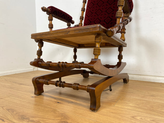 WMK Wunderschöner und gut erhaltener skandinavischer antiker Schaukelstuhl mit bodenschonender Federwippung und grandiosem rotem Brokatbezug # Stuhl Sessel Lesesessel Lesestuhl Rocking Chair Vintage