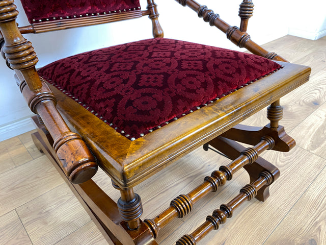 WMK Wunderschöner und gut erhaltener skandinavischer antiker Schaukelstuhl mit bodenschonender Federwippung und grandiosem rotem Brokatbezug # Stuhl Sessel Lesesessel Lesestuhl Rocking Chair Vintage