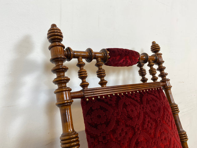 WMK Wunderschöner und gut erhaltener skandinavischer antiker Schaukelstuhl mit bodenschonender Federwippung und grandiosem rotem Brokatbezug # Stuhl Sessel Lesesessel Lesestuhl Rocking Chair Vintage