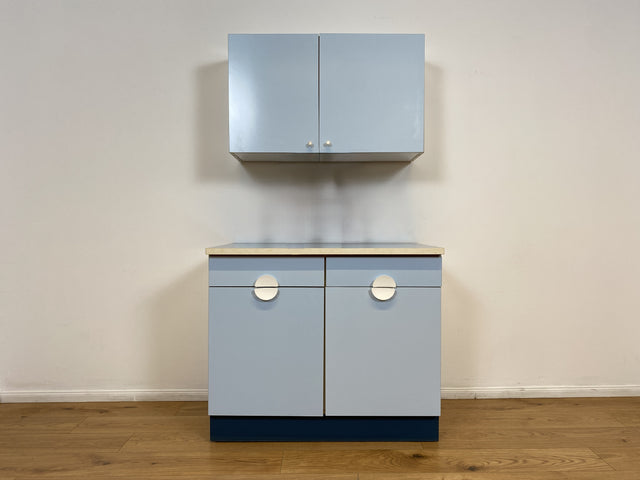 WMK # Kultige blaue Space Age Küchenzeile aus 1976 mit Hängeschrank, Schubladen und Gewürzregal # Küchenbüfett kleine Küche Küchenschrank Küchenhängeschrank Küchenanrichte Kredenz Retro Vintage DDR