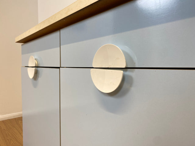 WMK # Kultige blaue Space Age Küchenzeile aus 1976 mit Hängeschrank, Schubladen und Gewürzregal # Küchenbüfett kleine Küche Küchenschrank Küchenhängeschrank Küchenanrichte Kredenz Retro Vintage DDR