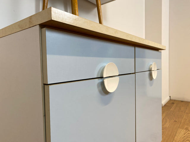 WMK # Kultige blaue Space Age Küchenzeile aus 1976 mit Hängeschrank, Schubladen und Gewürzregal # Küchenbüfett kleine Küche Küchenschrank Küchenhängeschrank Küchenanrichte Kredenz Retro Vintage DDR