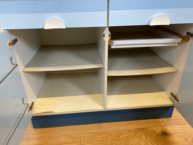 WMK # Kultige blaue Space Age Küchenzeile aus 1976 mit Hängeschrank, Schubladen und Gewürzregal # Küchenbüfett kleine Küche Küchenschrank Küchenhängeschrank Küchenanrichte Kredenz Retro Vintage DDR