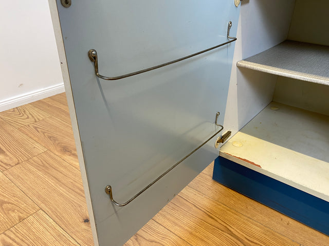 WMK # Kultige blaue Space Age Küchenzeile aus 1976 mit Hängeschrank, Schubladen und Gewürzregal # Küchenbüfett kleine Küche Küchenschrank Küchenhängeschrank Küchenanrichte Kredenz Retro Vintage DDR
